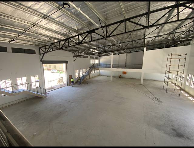 861M² WAREHOUSE TO LET IN BRIARDENE